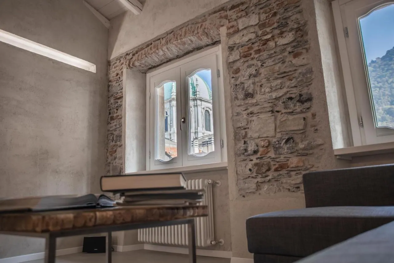 House Of Glass Cathedral View - The House Of Travelers Como Apartament